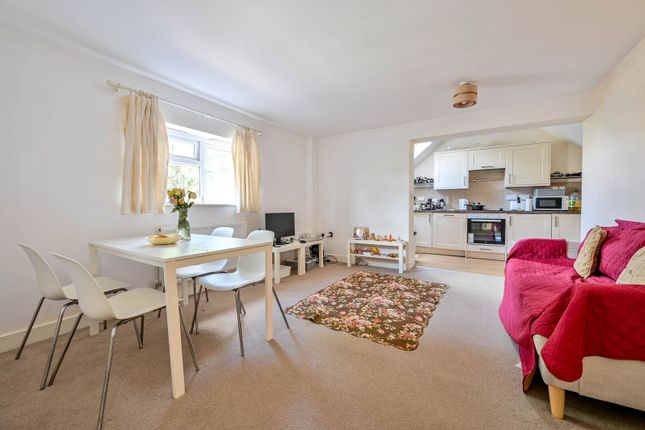 2 bed property, in Cobbett Road, £255,000