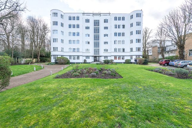2 bed property, in Pages Lane, £400,000