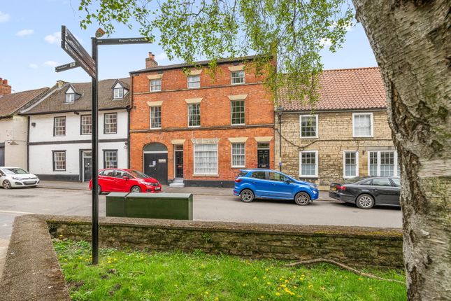 4 bed property, in Swinegate, £350,000