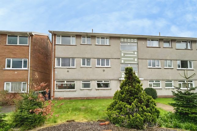 2 bed property, in Clos Hendre, £72,000