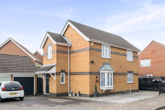 3 bed property, in Poplar Close, £475,000
