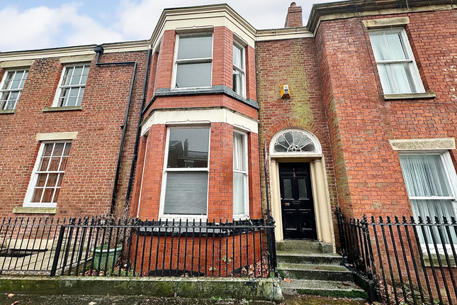 3 bed property, in Avenham Lane, £180,000