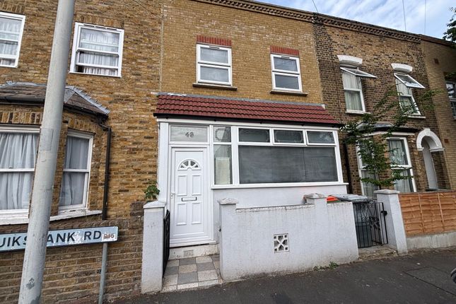 3 bed property, in Cruikshank Road, £575,000