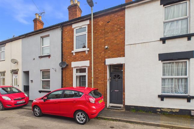 2 bed property, in St. Pauls Road, £190,000