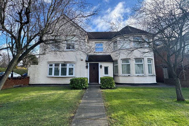 3 bed property, in Plough Lane CR8, £340,000