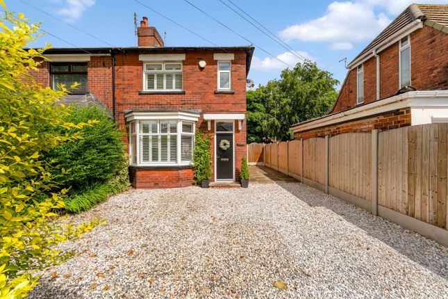 2 bed property, in Leigh Road, £300,000