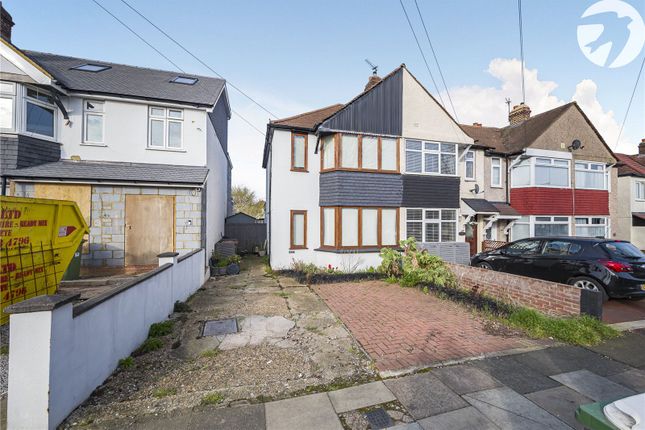 2 bed property, in Sutherland Avenue, £400,000