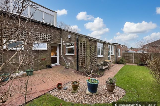 4 bed property, in Sycamore Close, £325,000