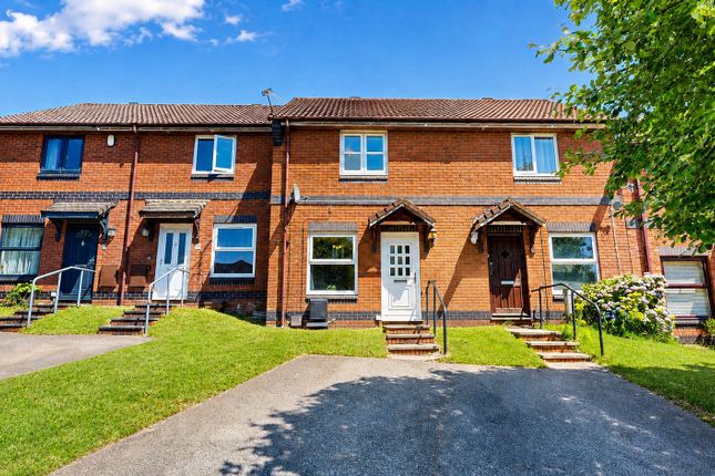 2 bed property, in Cavendish Close, £250,000