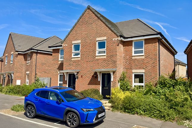 3 bed property, in Larkspur Close, £245,000