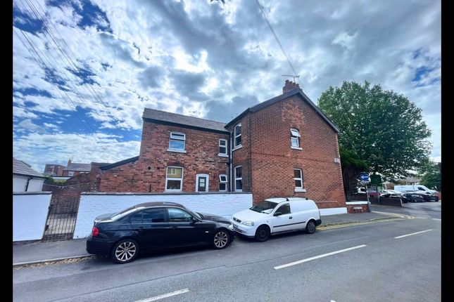 5 bed property, in 29 Tarvin Road, £265,000