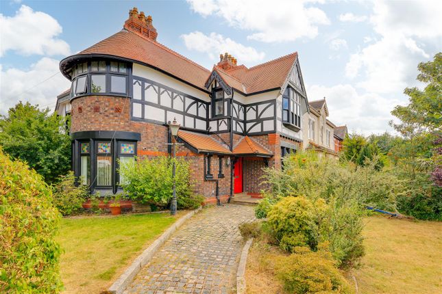 5 bed property, in Blundellsands Road West, £850,000