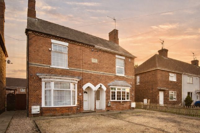 3 bed property, in Woodville Road, £170,000