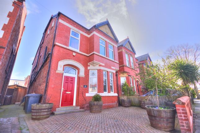 5 bed property, in De Villiers Avenue, £460,000