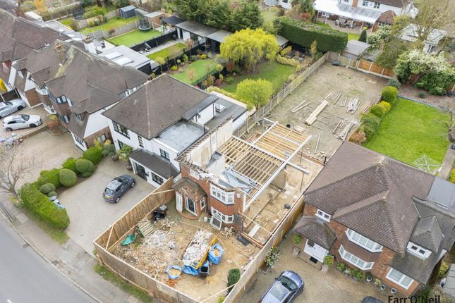 4 bed property, in Farm Way, £1,000,000