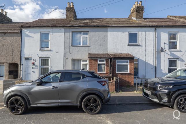 2 bed property, in Shortlands Road, £190,000