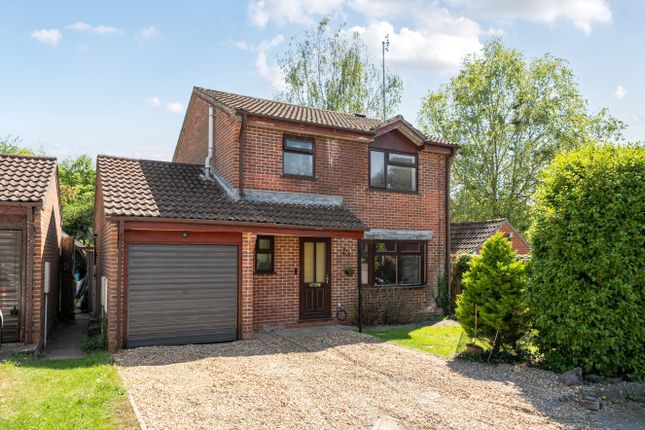 3 bed property, in Lovage Way, £370,000