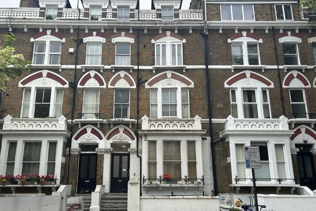 1 bed property, in First Floor Rooms, £100,000
