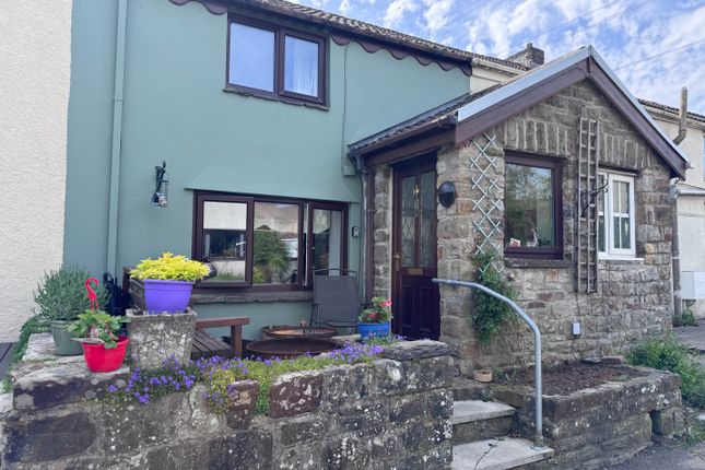 2 bed property, in Crown Road, £200,000