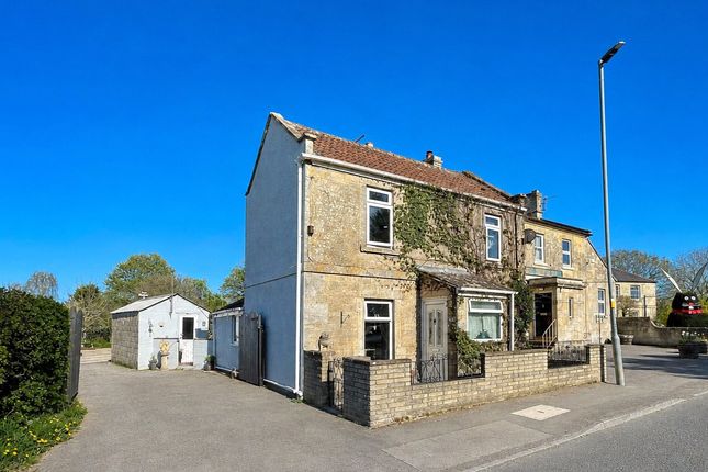 2 bed property, in Trowbridge Road, £420,000
