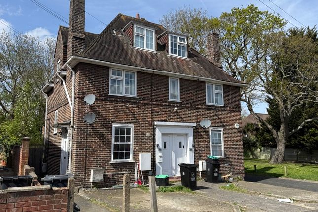1 bed property, in 66 & 68 Framlingham Crescent, £235,000
