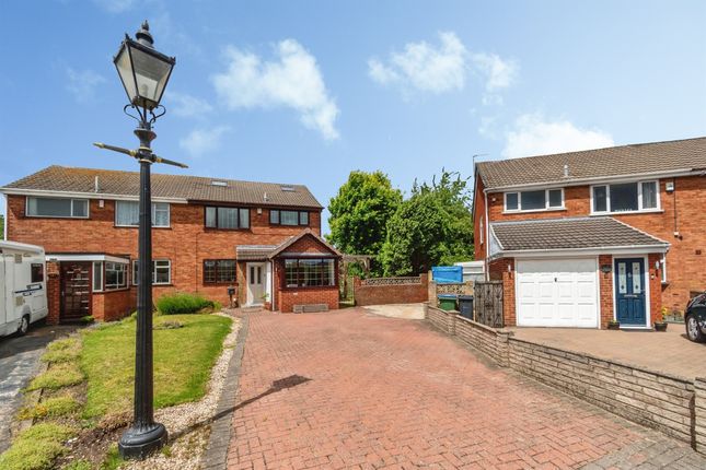 3 bed property, in Charlotte Road, £325,000