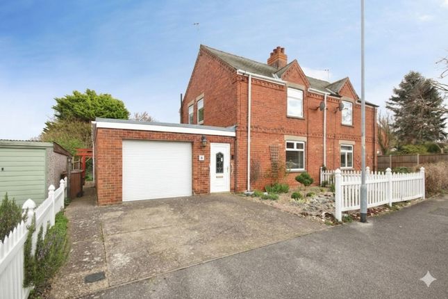 3 bed property, in Hall Orchard Lane, £200,000