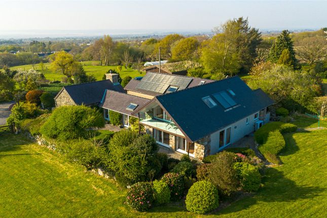 4 bed property, in Groeslon, £650,000