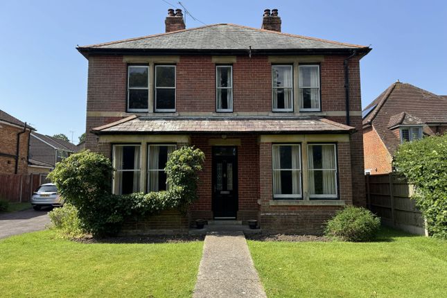4 bed property, in Rowlands Castle, £795,000