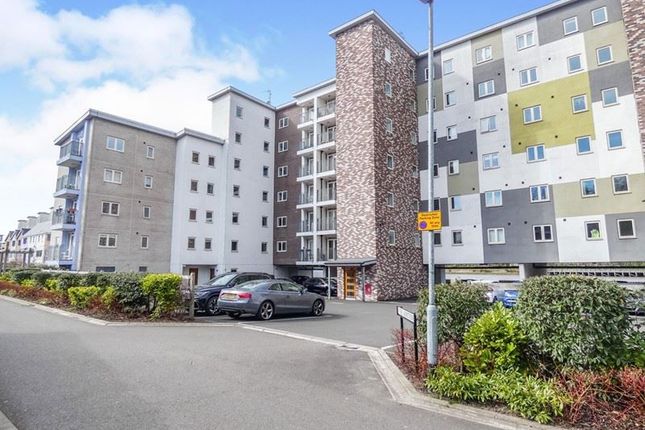 2 bed property, in Tynemouth Pass, £130,000