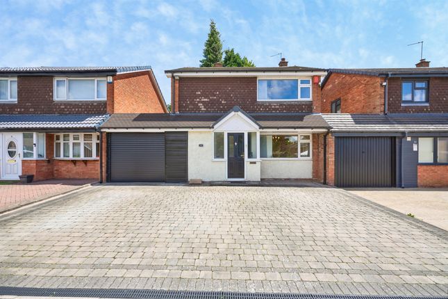 4 bed property, in Ravensdale Gardens, £400,000