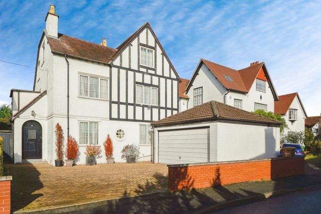 6 bed property, in Owletts End, £550,000