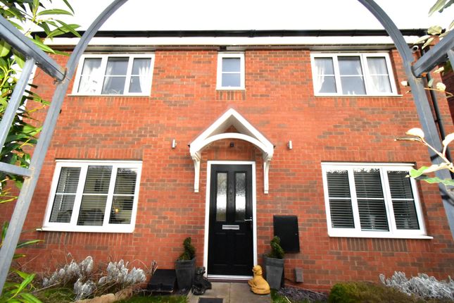 3 bed property, in 25Lightning Grove Hucknall, £295,000