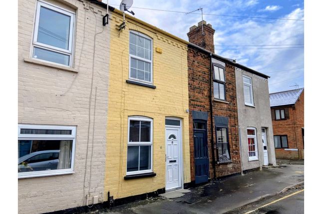 2 bed property, in Carlton Street, £160,000