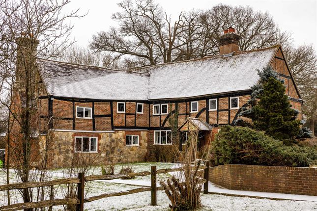5 bed property, in Moats Lane, £1,100,000