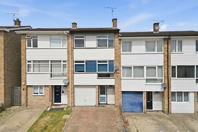 4 bed property, in Meadow Rise, £409,995