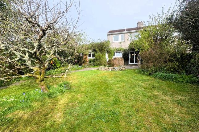 4 bed property, in Courtlands Road, £300,000