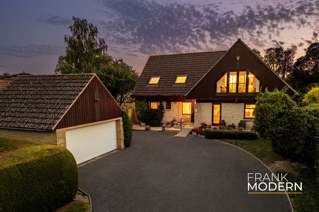 5 bed property, in Water Lane, £700,000