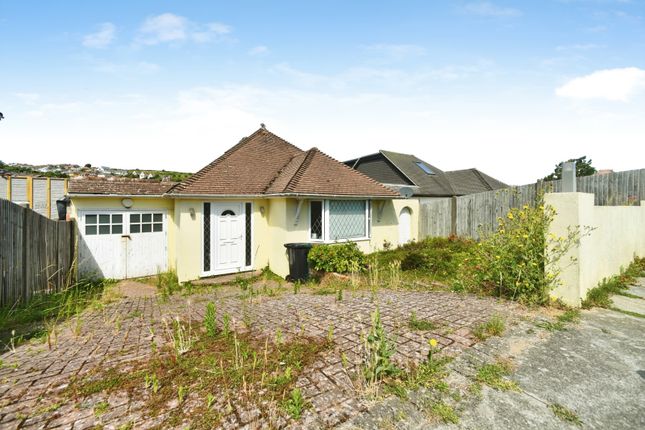 2 bed property, in Edward Avenue, £425,000