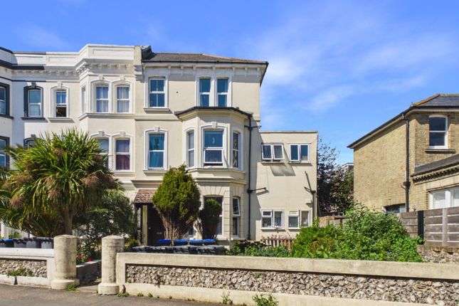 1 bed property, in Rowlands Road, £155,000