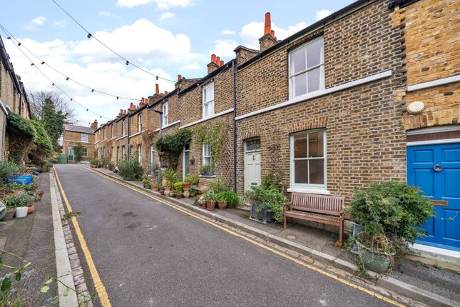 2 bed property, in Trinity Grove, £650,000