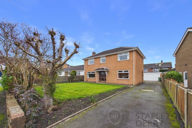 4 bed property, in Ash Grove, £550,000