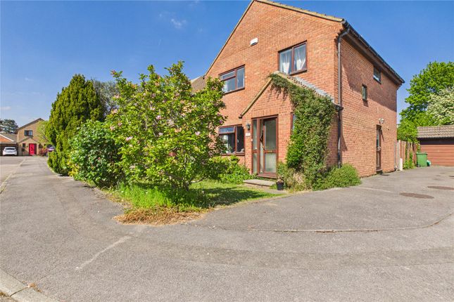 4 bed property, in Muswell Close, £500,000