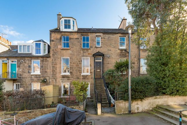 2 bed property, in 44 Waverley Place, £199,000