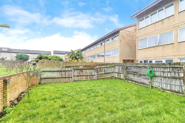3 bed property, in Conniburrow Boulevard, £260,000