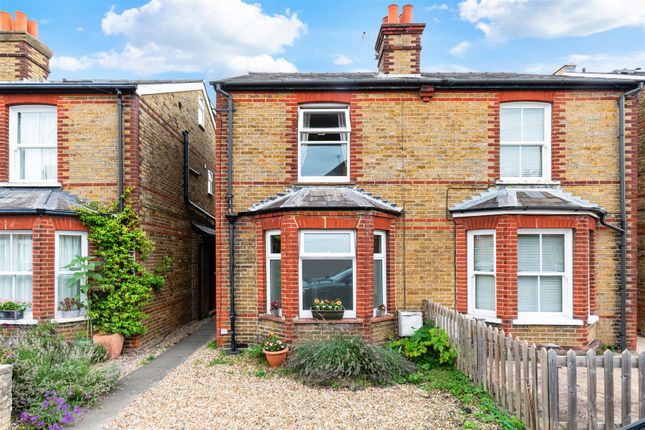 2 bed property, in Upper Court Road, £475,000