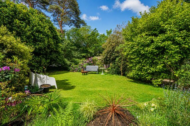 3 bed property, in Hollington Park Road, £300,000