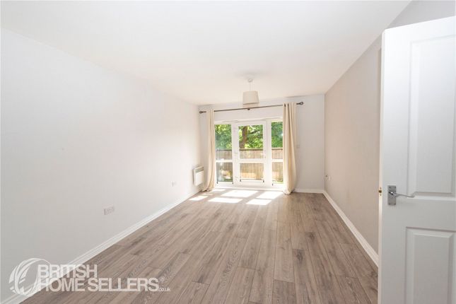2 bed property, in Marbled White Court, £210,000