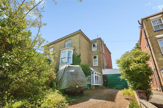 6 bed property, in St. Johns Road, £550,000