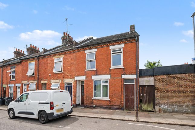 4 bed property, in New Town Street, £190,000
